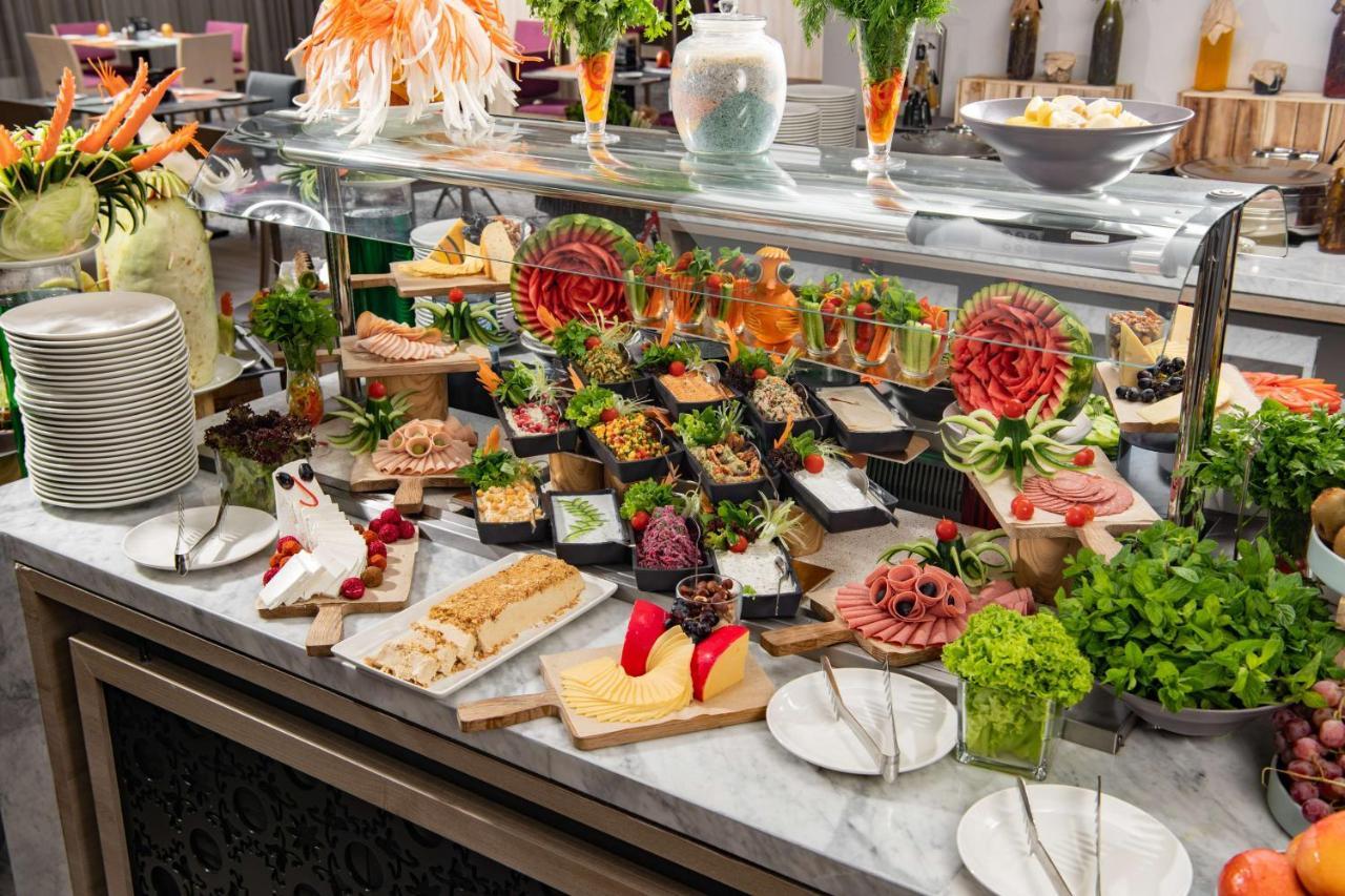 Park Inn By Radisson Makkah Aziziyah La Meca Exterior foto Buffet at the Mandarin Oriental, Rome