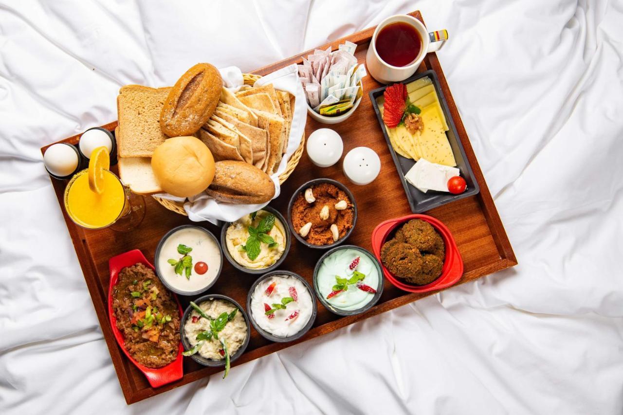 Park Inn By Radisson Makkah Aziziyah La Meca Exterior foto A typical breakfast in India