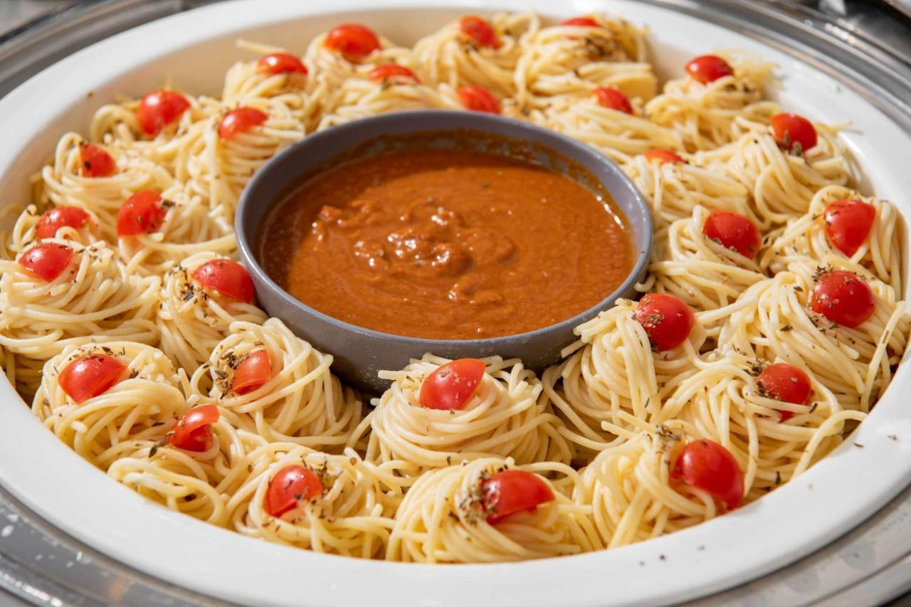 Park Inn By Radisson Makkah Aziziyah La Meca Exterior foto Spaghetti aglio e olio