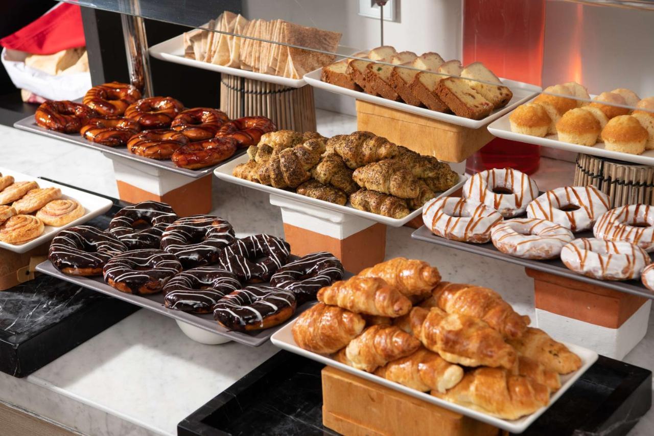 Park Inn By Radisson Makkah Aziziyah La Meca Exterior foto Various types of pastry