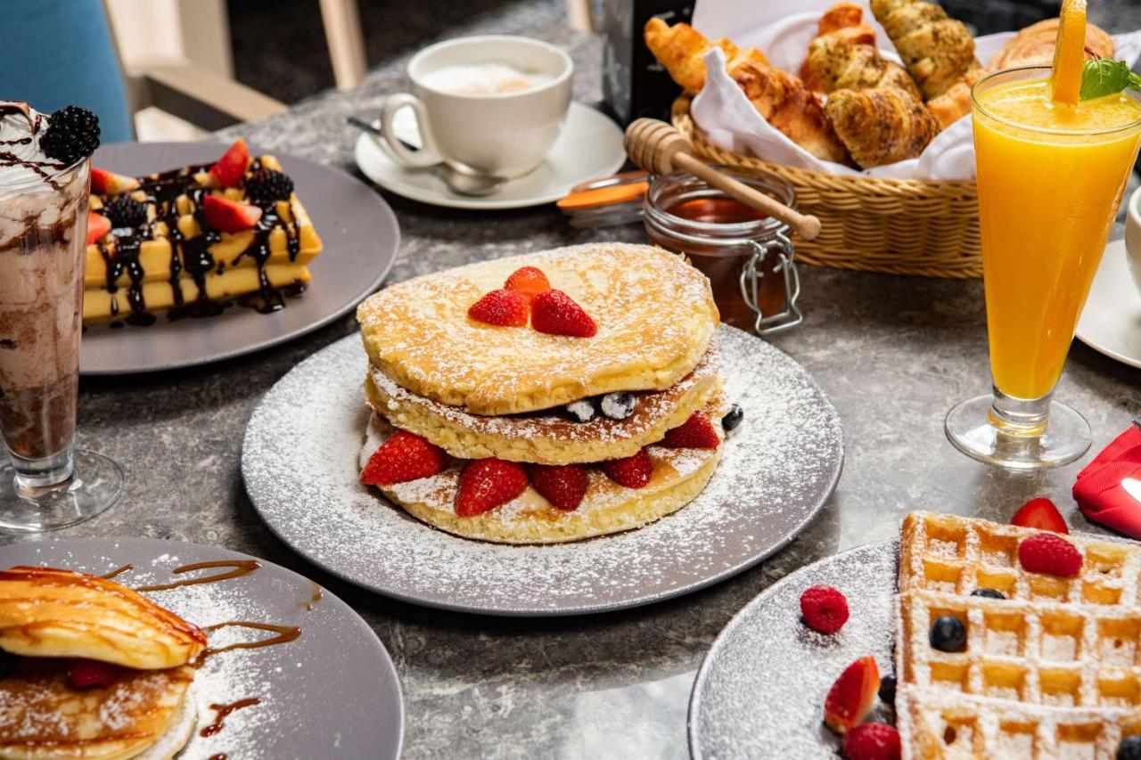 Park Inn By Radisson Makkah Aziziyah La Meca Exterior foto Belgian waffles