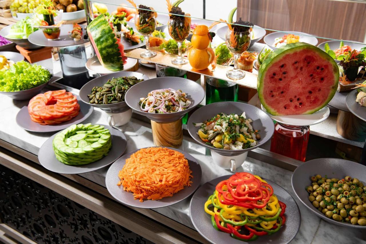 Park Inn By Radisson Makkah Aziziyah La Meca Exterior foto A buffet at a luxury hotel