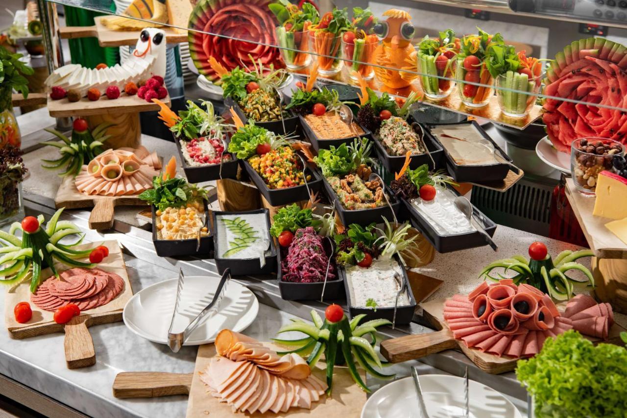Park Inn By Radisson Makkah Aziziyah La Meca Exterior foto A buffet at a luxury hotel