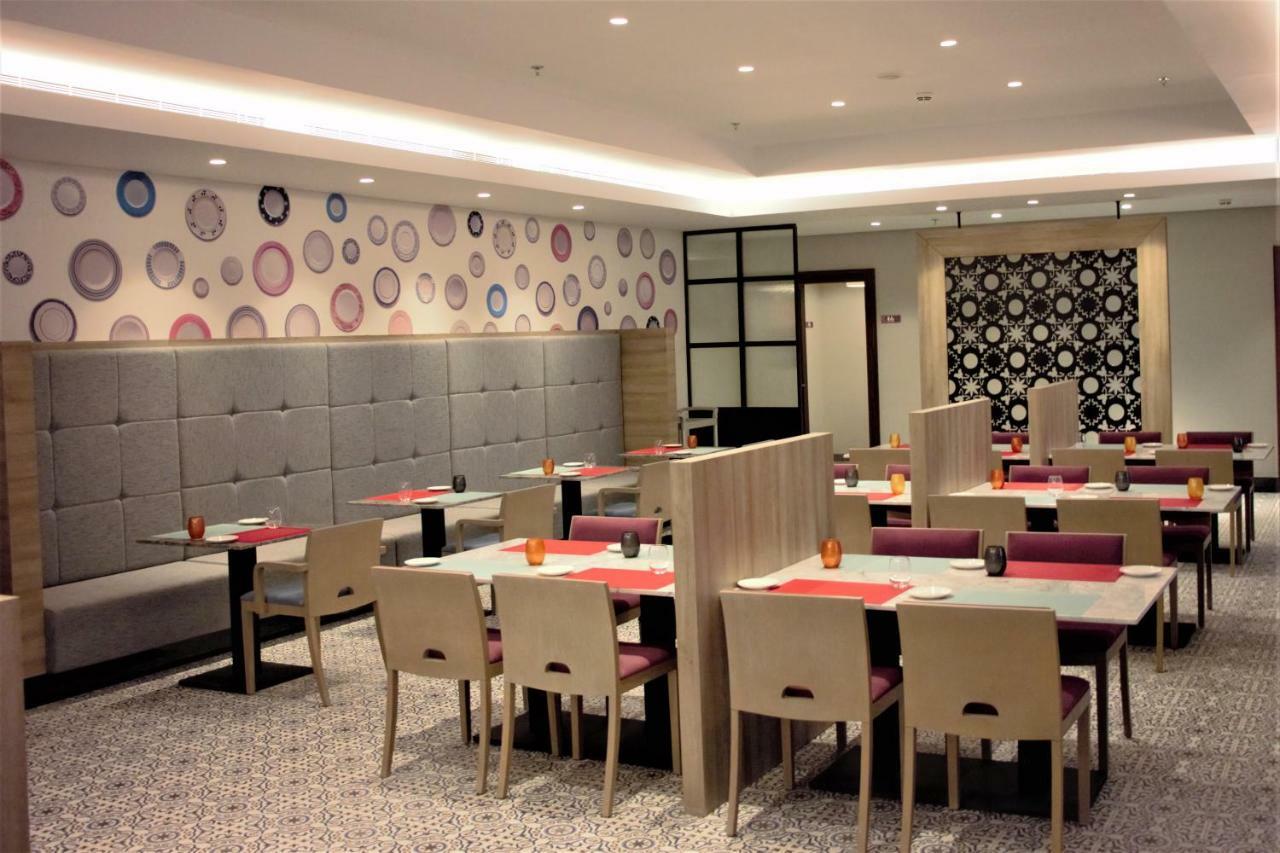 Park Inn By Radisson Makkah Aziziyah La Meca Exterior foto The restaurant's interior